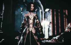 Мод для Skyrim — Платье Елизаветы Тюдор